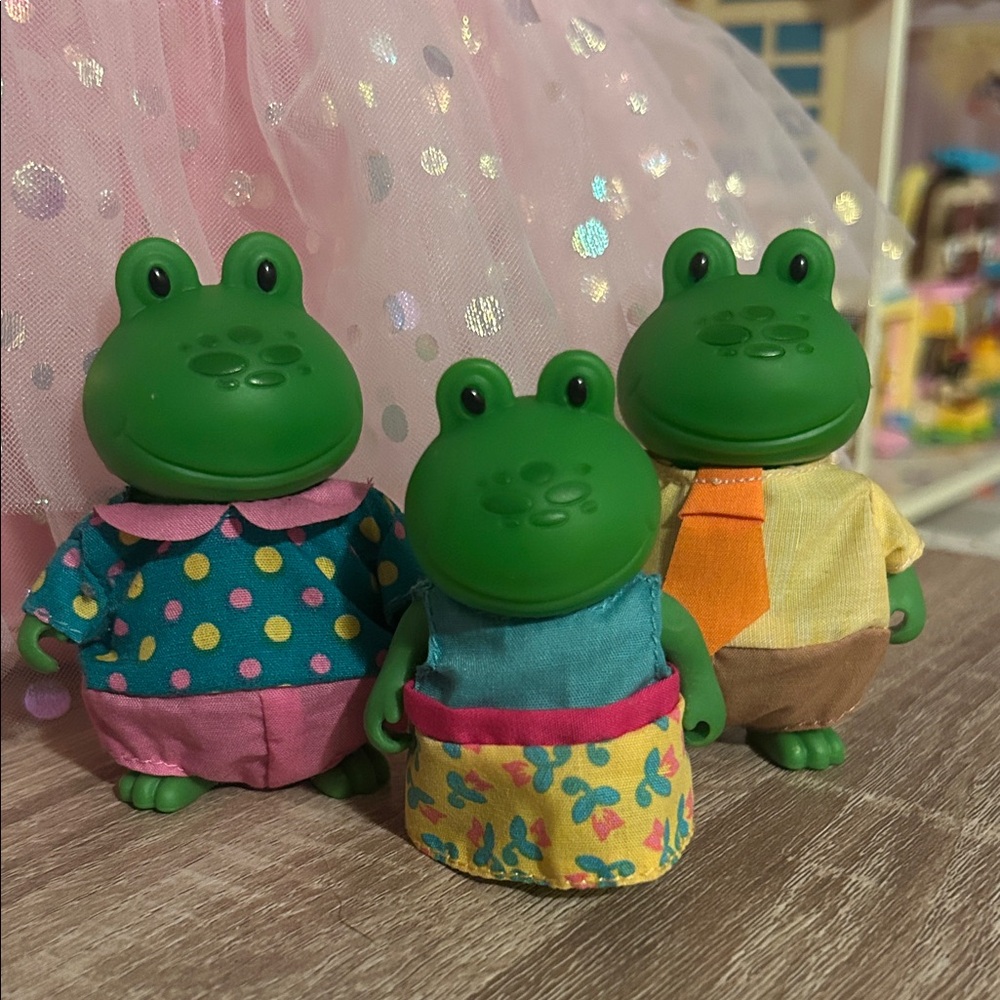Li’l Woodzeez Green Frog Family Toy Set